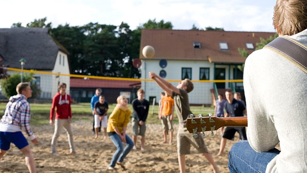 In the vacation village there are many sporting leisure activities - Here it is guaranteed not to be boring // © Jugendtours-Feriendorf Ummanz/Meixner In the vacation village there are many sporting leisure activities - Here it is guaranteed not to be boring // © Jugendtours-Feriendorf Ummanz/Meixner