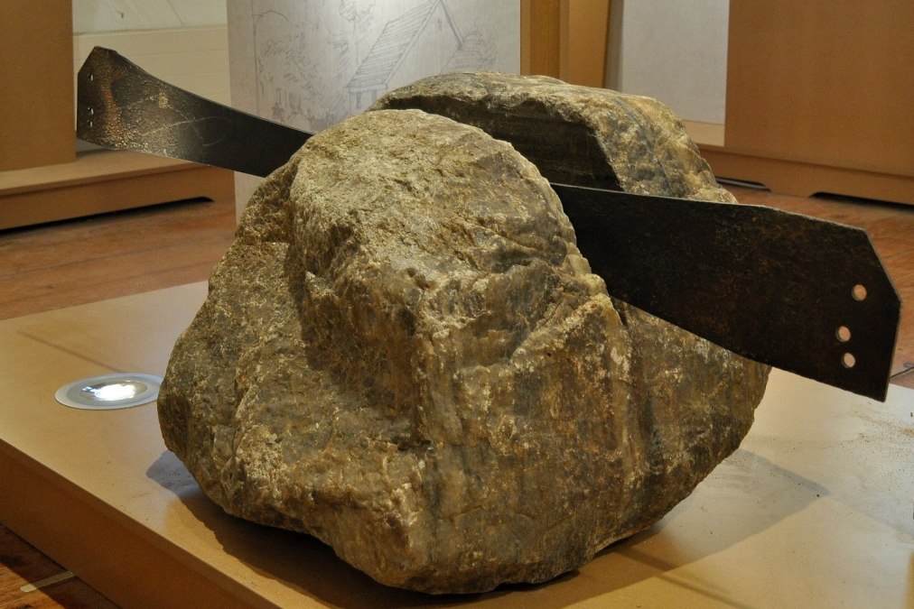 Stone with saw blade, © Stadtgeschichts- und Museumsverein Schwerin e.V.; Dr. Holger Martens