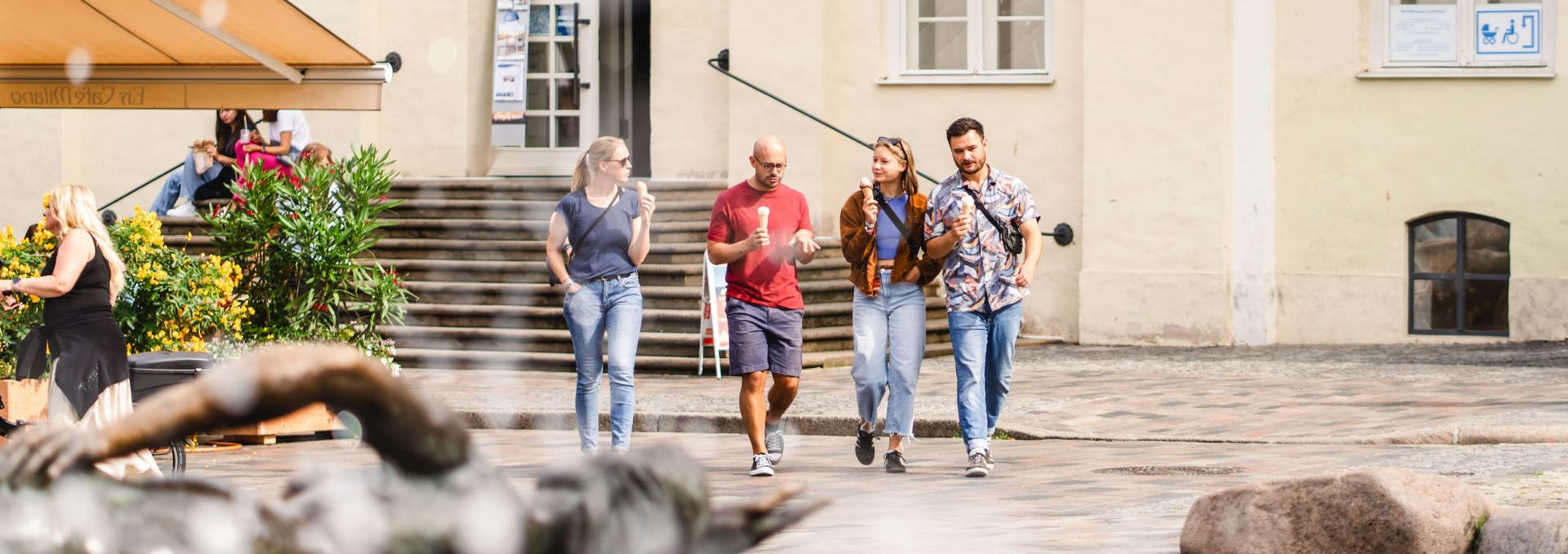 Een verfrissend ijsje maakt het veel gemakkelijker om door de mooie oude stad van Rostock te wandelen. De beste ijssalon in de stad: ijssalon "Eisliebe"., © TMV/Gross