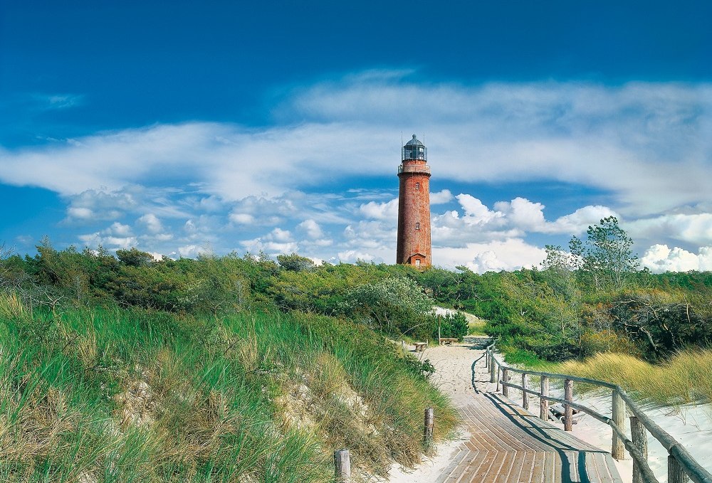 De vuurtoren op het strand in de badplaats Prerow., © TMV/Grundner