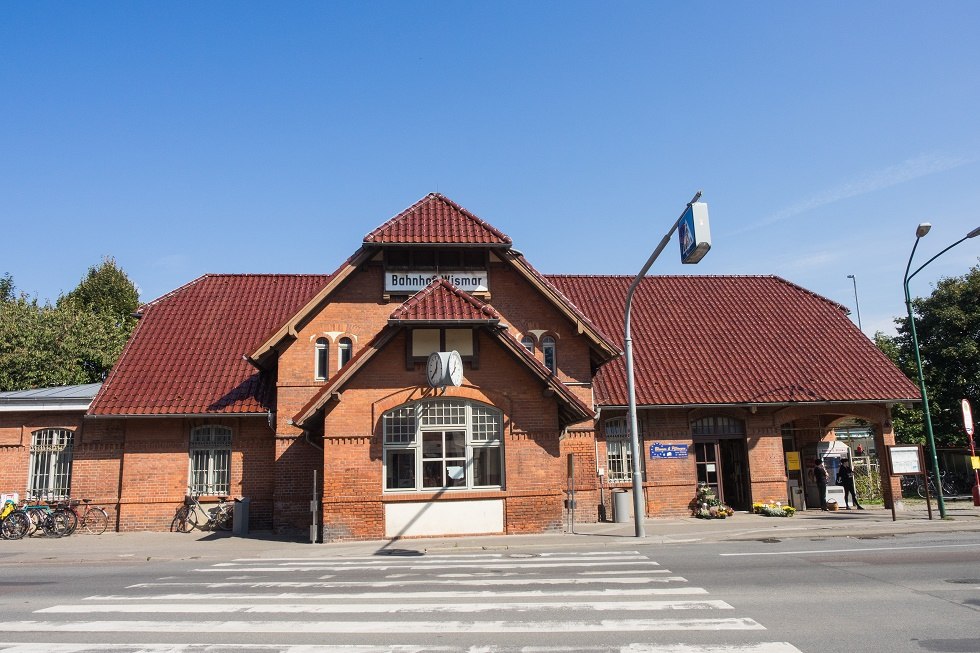Het stationsgebouw op het station van Wismar., © Frank Burger