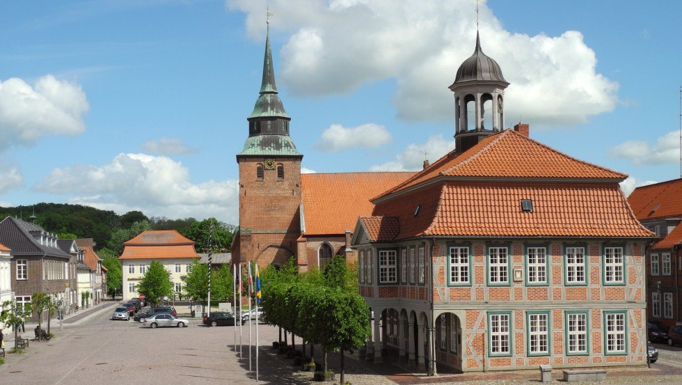 Boizenburg markt met stadhuis en St Mary's kerk, © Stadtinformation Boizenburg/Elbe