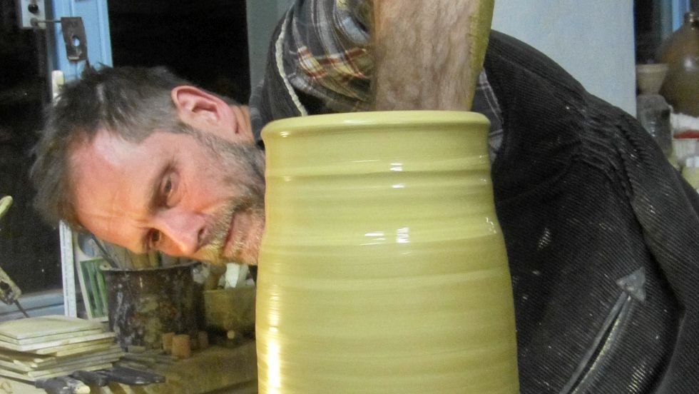 turning a large vase, © Rainer Finck