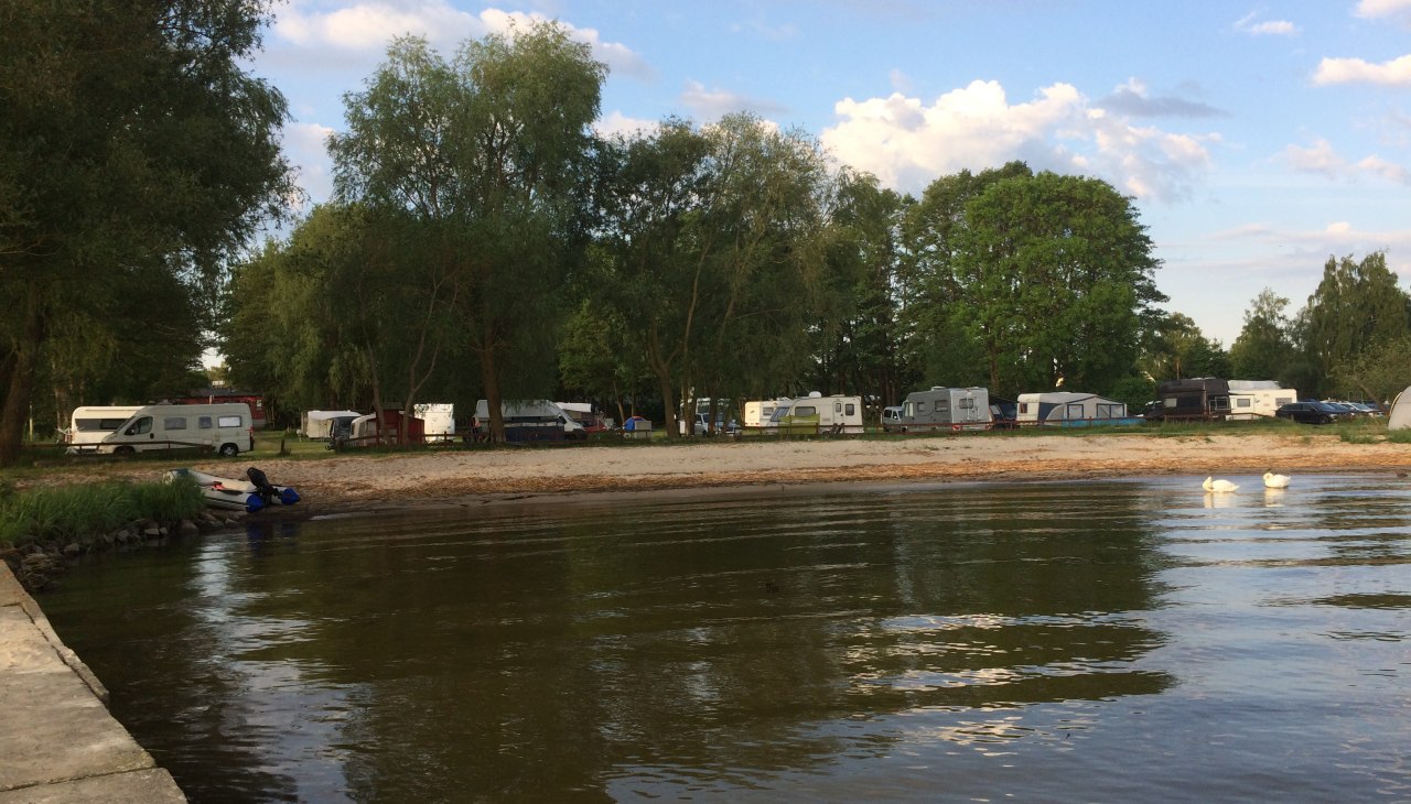 Van de camper naar het strand aan de Lagune van Szczecin via de kortste route., &copy; Ferienpark Ueckerm&uuml;nde-Bellin GmbH