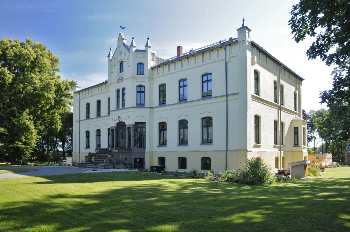 Widok dworu Alt Vorwerk od frontu // © Axel Thiessenhusen Widok dworu Alt Vorwerk od frontu // © Axel Thiessenhusen
