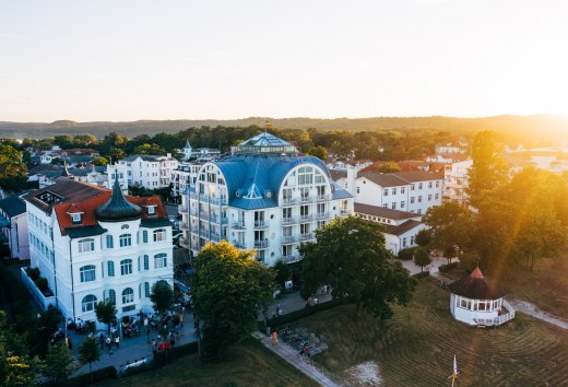 Het &quot;Hotel am Meer&quot; trekt gasten aan met de nabijheid van het strand van de Baltische Zee, de wellnessruimte en de Blue Moon Lounge met panoramisch uitzicht op het dak., © TMV/Friedrich