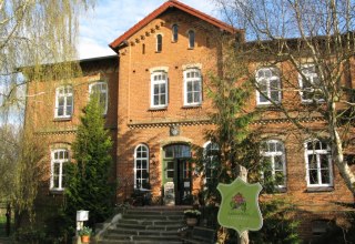 Eingang zum Gutshaus Zietlitz // &copy; Andreas Libor