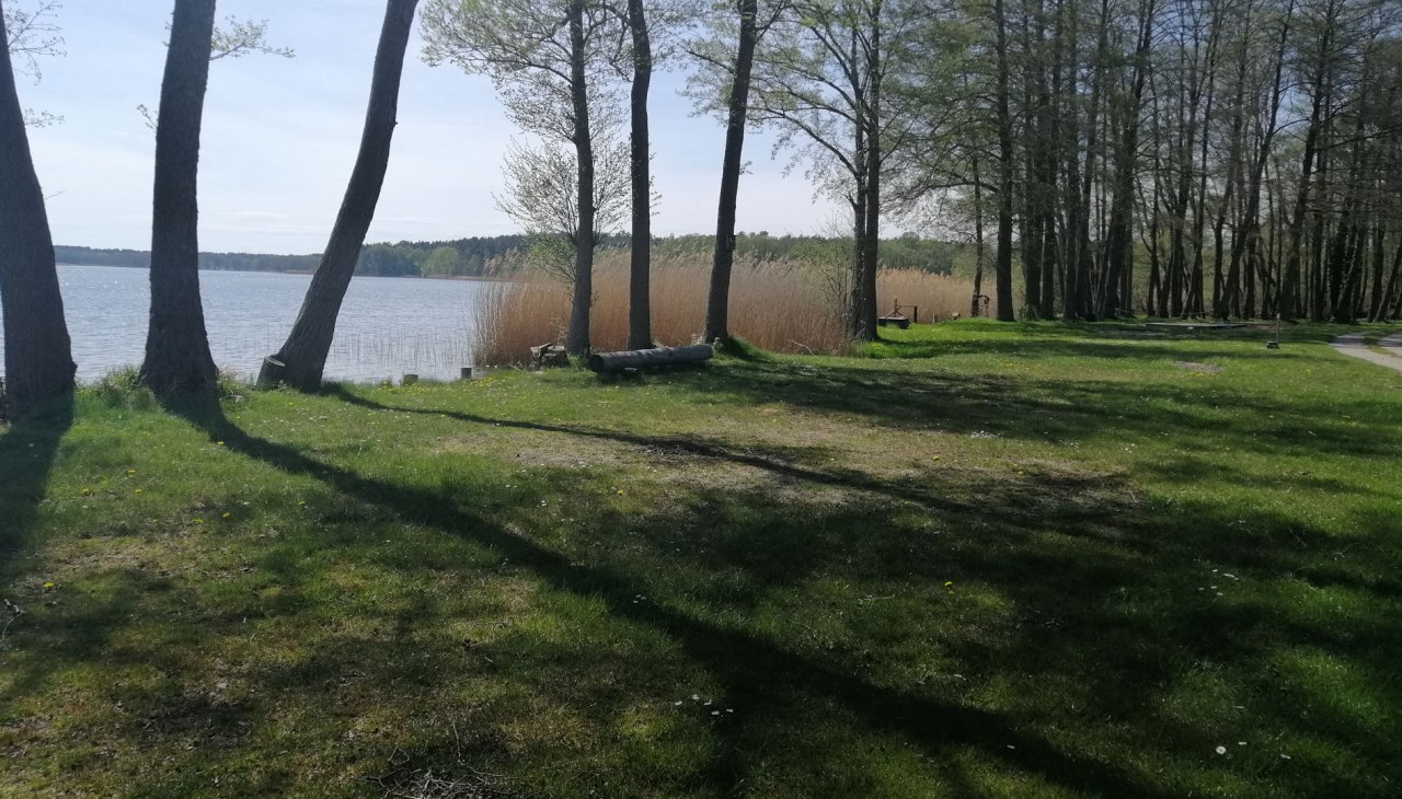 Stanowiska bezpośrednio nad jeziorem Jabel z nieograniczonym widokiem na jezioro, © A. Pape