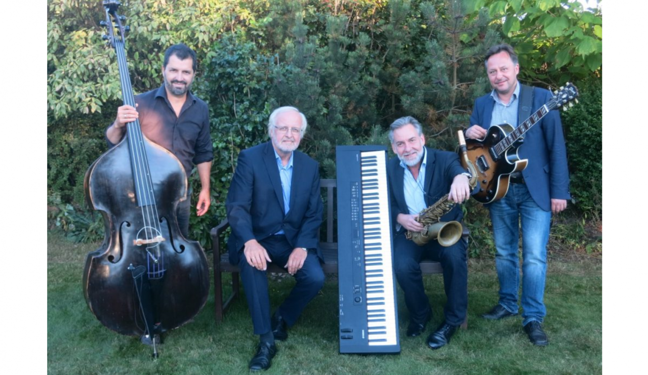 &copy; Swingin' Seagulls