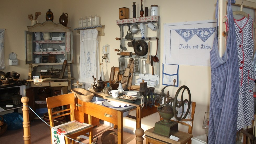Przybory kuchenne Heimatstube Wustrow // &copy; Mecklenburgische Kleinseenplatte Touristik GmbH