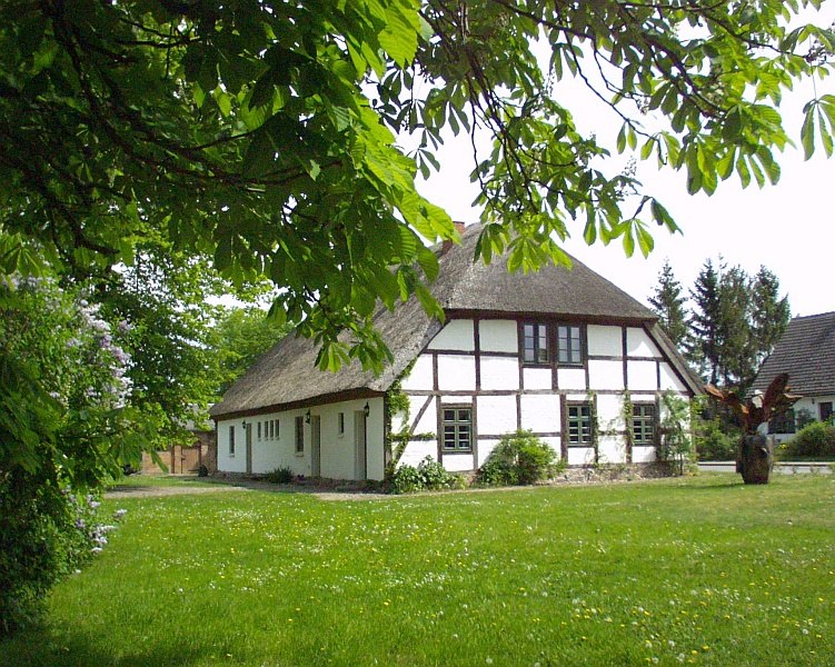 De Alte Ausspanne met de laatste bieten, die via de spoorlijn van de oude bietenspoorlijn naar het station van Tessin werden gebracht., © Förderverein der Heimat- und Kulturpflege Walkendorf