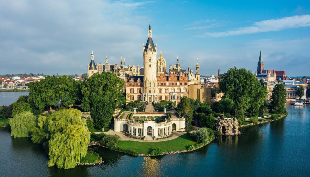 Kasteel Schwerin vanuit vogelperspectief. // © MV-T/Gänsike Kasteel Schwerin vanuit vogelperspectief. // © MV-T/Gänsike