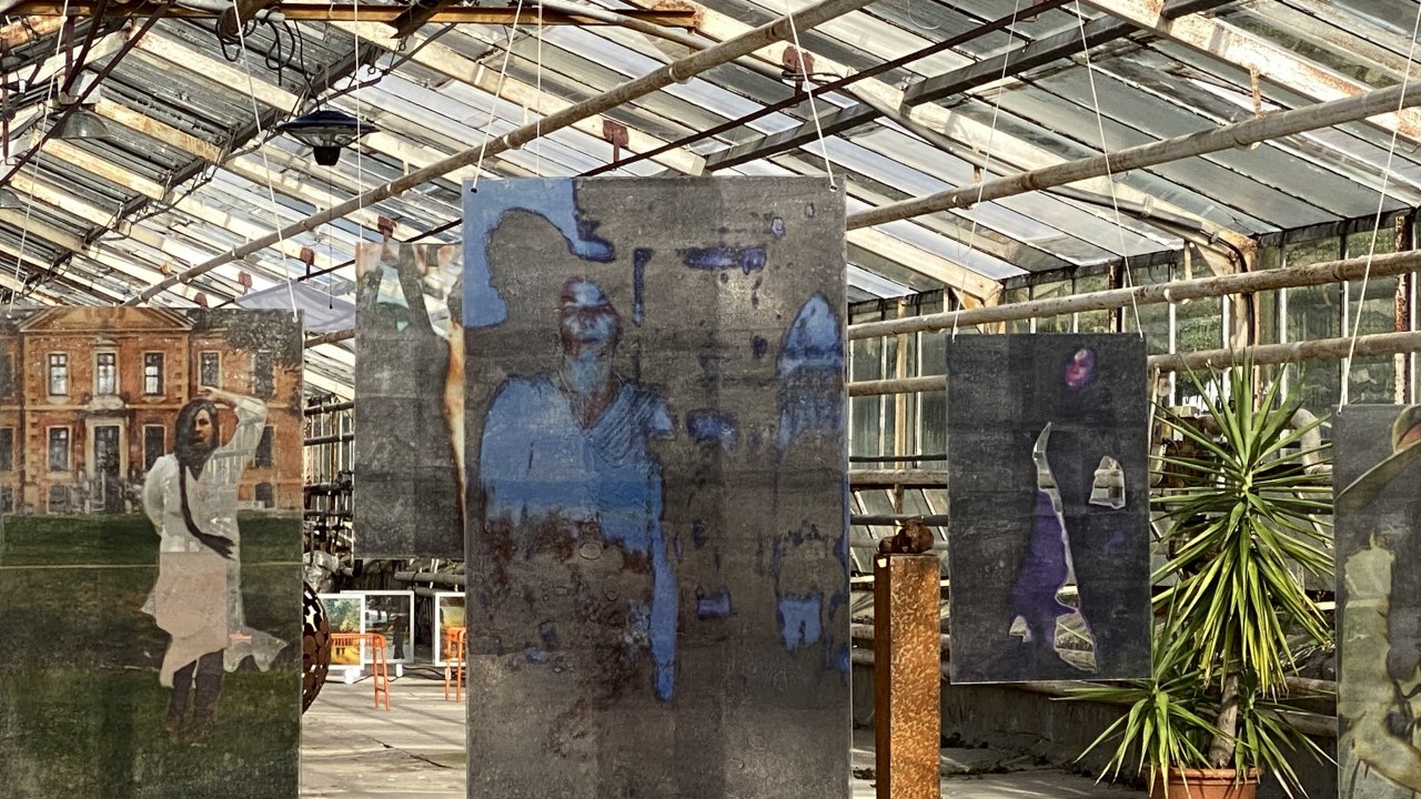 2022, Unikalne ręcznie malowane obrazy na szkle, każdy o wymiarach 60 x 90 cm // &copy; Transparente WELTEN-Daniela MELZIG&reg;