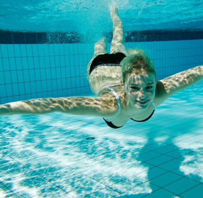 Neem een duik in het recreatiebad van Greifswald // © Felix Pörtner / © Freizeitbad Greifswald Neem een duik in het recreatiebad van Greifswald // © Felix Pörtner / © Freizeitbad Greifswald