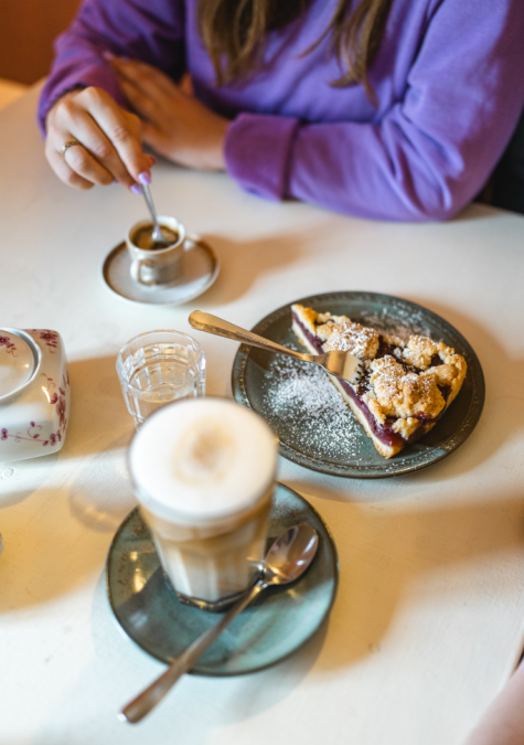 2025-04-25 09_56_19-Caf&eacute; Sommerliebe in Carwitz Kuchen essen.jpg - IrfanView (Zoom_ 697 x 1046), &copy; TMV/ Gross