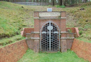 De gerestaureerde tunnelmond van de Marienstollen herinnert aan de mijnbouw in de buurt van Malliß. // © Gabriele Skorupski De gerestaureerde tunnelmond van de Marienstollen herinnert aan de mijnbouw in de buurt van Malliß. // © Gabriele Skorupski
