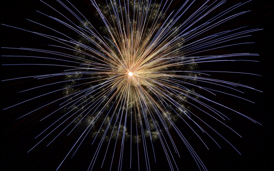 © fireworks-102971_1920