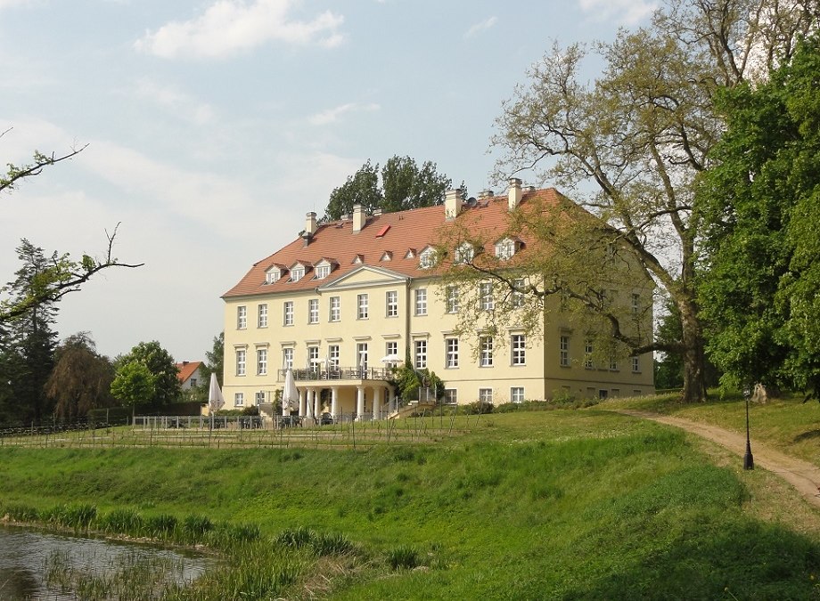 Kasteel Rattey - achteraanzicht, © B. Fischer