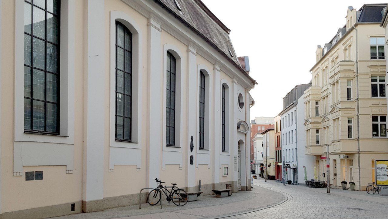 De gevel van St. Anne in Schwerin gezien vanaf de Schlossstraße. // © Tourismusverband Mecklenburg-Schwerin De gevel van St. Anne in Schwerin gezien vanaf de Schlossstraße. // © Tourismusverband Mecklenburg-Schwerin
