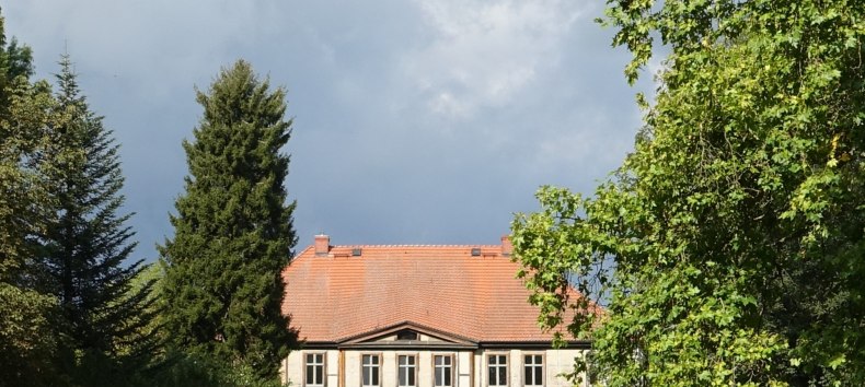 Landhuis gezien vanuit het park // &copy; Bettina Burchardt