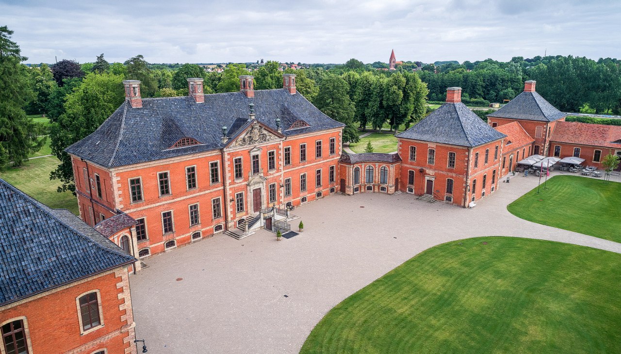 Kasteel Bothmer vanuit vogelperspectief, © SSGK MV / Funkhaus Creative Kasteel Bothmer vanuit vogelperspectief, © SSGK MV / Funkhaus Creative