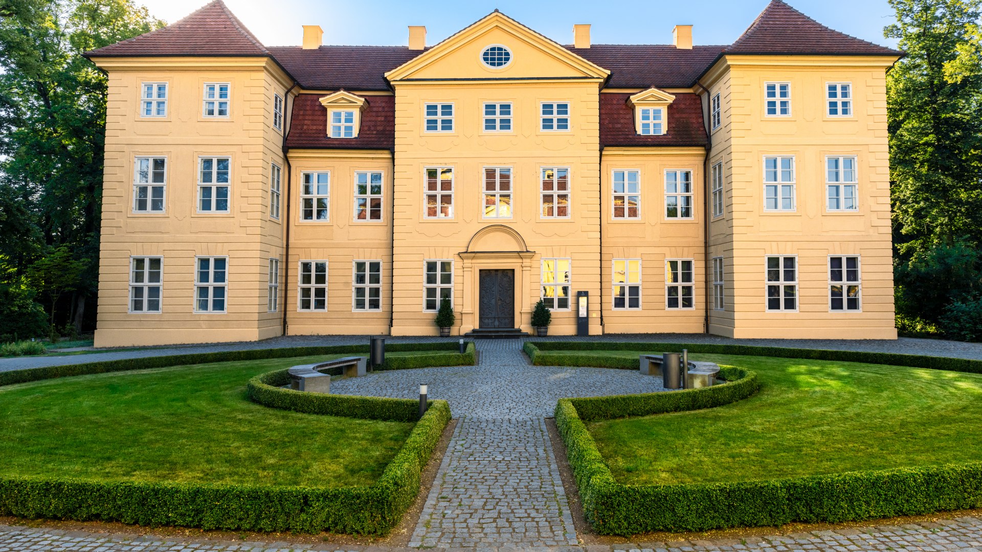 Eenvoudige barok op een schilderachtig eiland: Kasteel Mirow. // © MV-T/Tiemann Eenvoudige barok op een schilderachtig eiland: Kasteel Mirow. // © MV-T/Tiemann