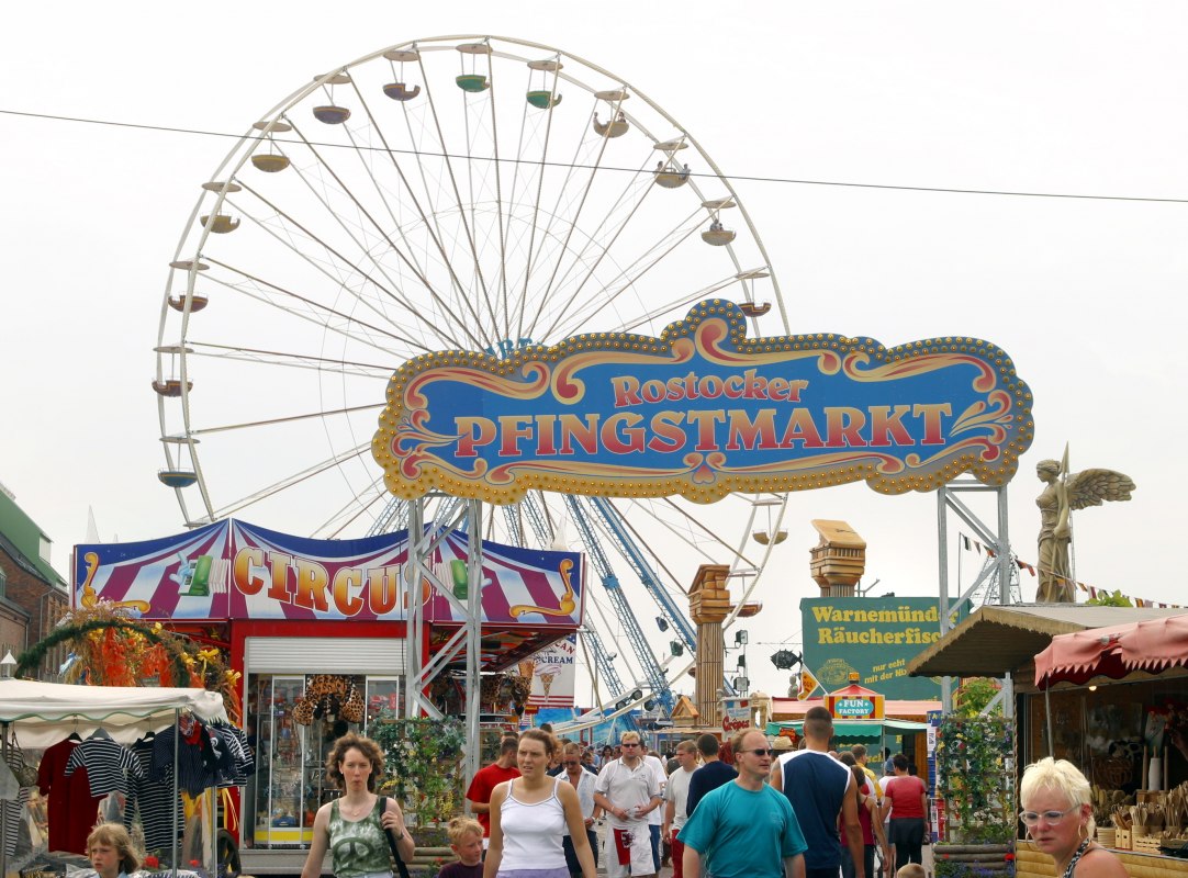 Rostock Whitsun market in the city harbor // &copy; Gro&szlig;markt Rostock GmbH, Dietmar Lilienthal