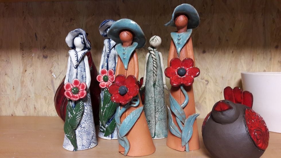 Keramische figuren op maat voor het bloembed, &copy; Jana Kohlschmidt