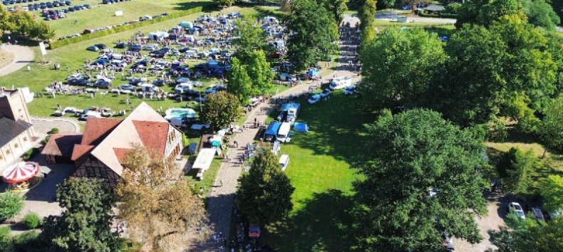 Flea market on historic grounds // &copy; Schwechower Obstbrennerei GmbH