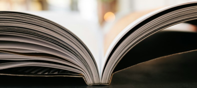 Symbolic photo | Book buffet at the "Onkel Bräsig" community meeting place, © Foto von Jonas Jacobsson auf Unsplash Symbolic photo | Book buffet at the "Onkel Bräsig" community meeting place, © Foto von Jonas Jacobsson auf Unsplash