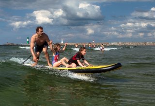 HW-Shapes hat ein vielseitiges Angebot im Bereich Stand-Up Paddling. Von Einzel- und Gruppenkursen über organisierte Touren, Firmen- und Schülerevents bis hin zu mehrtätigen Camping Touren auf dem SUP. Weitere Informationen gibt es hier unter www.sup-rostock.de. // © © Matthias Marx | HW-Shapes HW-Shapes hat ein vielseitiges Angebot im Bereich Stand-Up Paddling. Von Einzel- und Gruppenkursen über organisierte Touren, Firmen- und Schülerevents bis hin zu mehrtätigen Camping Touren auf dem SUP. Weitere Informationen gibt es hier unter www.sup-rostock.de. // © © Matthias Marx | HW-Shapes