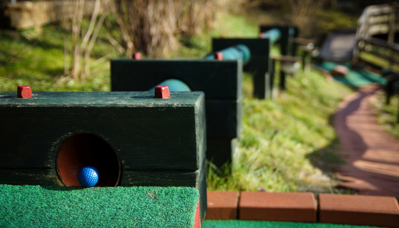 Pole do minigolfa w Koserow - zabawa dla młodszych i starszych, &copy; Minigolfanlage Koserow