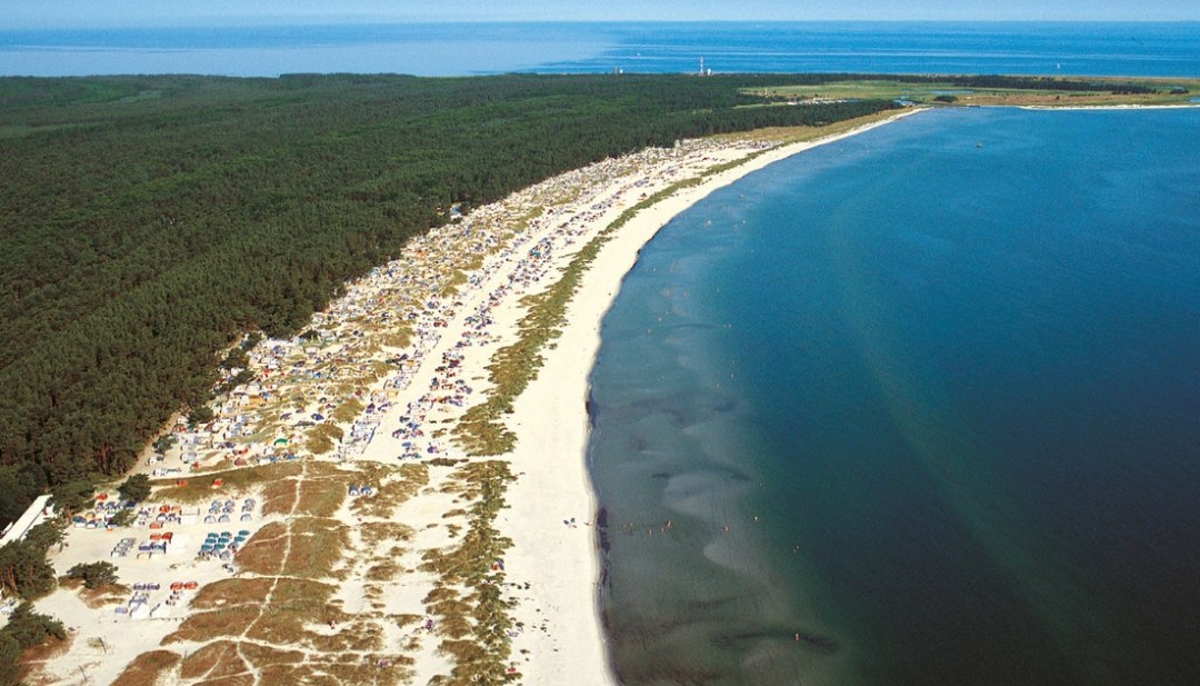 Ośrodek wypoczynkowy Rainbow na plaży Prerow na p&oacute;łwyspie Fischland-Dar&szlig;, &copy; Regenbogen AG