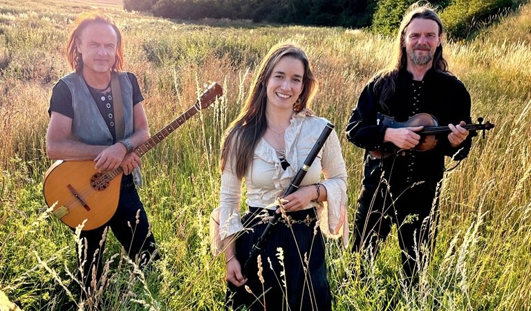 &copy; co_tricky_notes_feat_josie_m.JPG