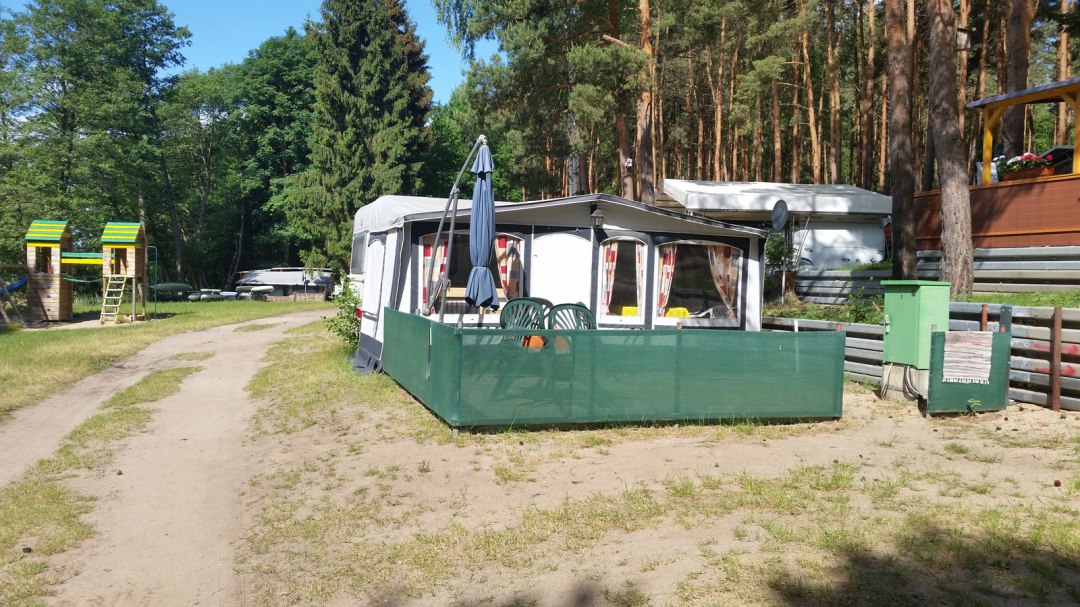 This and three other caravans can be rented, © Diana Erdmann