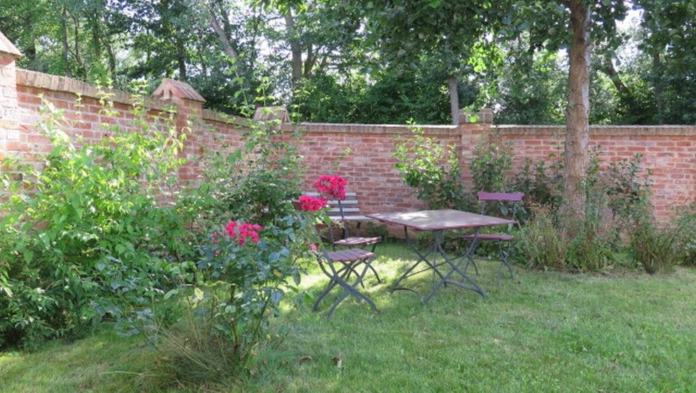 The garden of the vacation apartment Dorothea invites you to stay and relax, &copy; FeWo Dorothea / Gudrun Finger