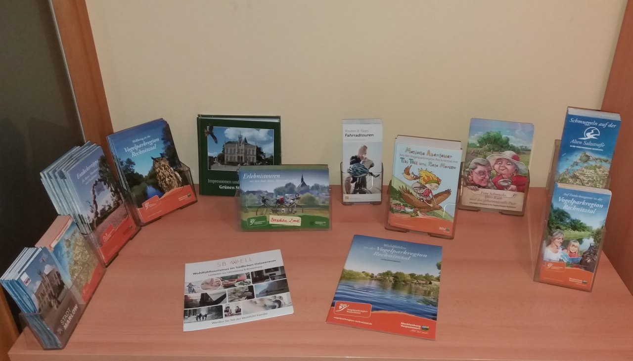 Brochures and leaflets about the bird park region Recknitztal, &copy; Tourismusverein Vogelparkregion Recknitztal