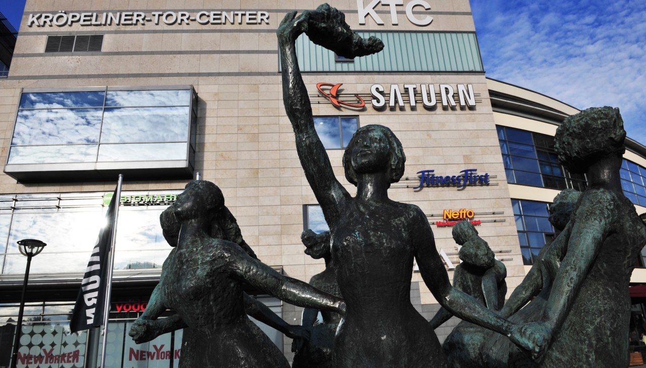 KTC with fountain "Seven proud sisters kissing the one sea"., © Angelika Heim