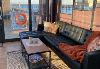 Relaxing at sea on a houseboat // © FjordLink Relaxing at sea on a houseboat // © FjordLink