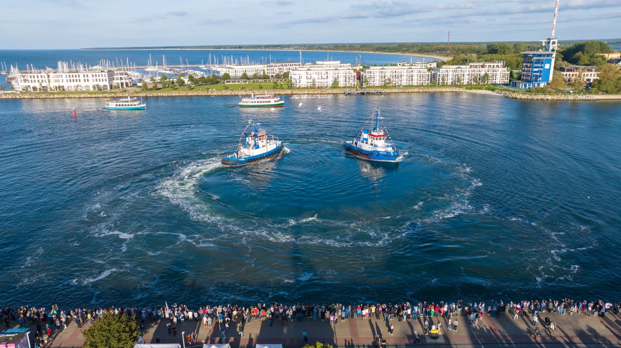 Tugboat Ballet Port Party Warnem&uuml;nde // &copy; Matthias Tasler