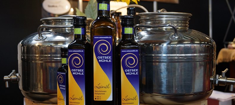 Cold-pressed oils from the Ostseem&uuml;hle - pure health! // &copy; Sabine Zaepernick