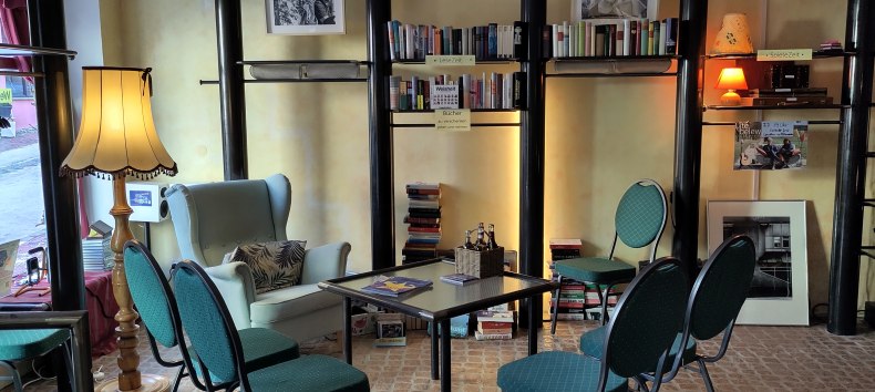 &copy; Angelika Warning