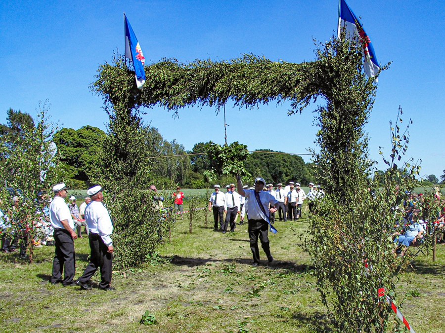 Tradycyjna rywalizacja pod boją śledziową, &copy; Stadtmarketing Ribnitz-Damgarten