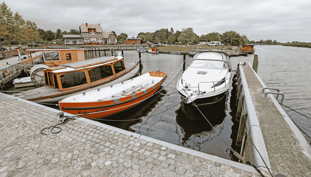 Boten bij de aanlegsteiger, © TMV/Gohlke