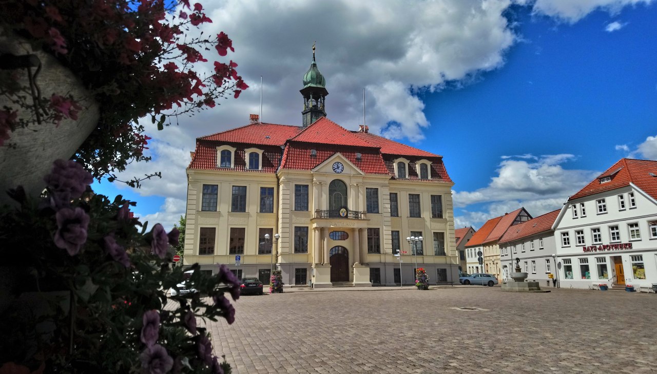 Widok na ratusz z kawiarni, © Jana Koch