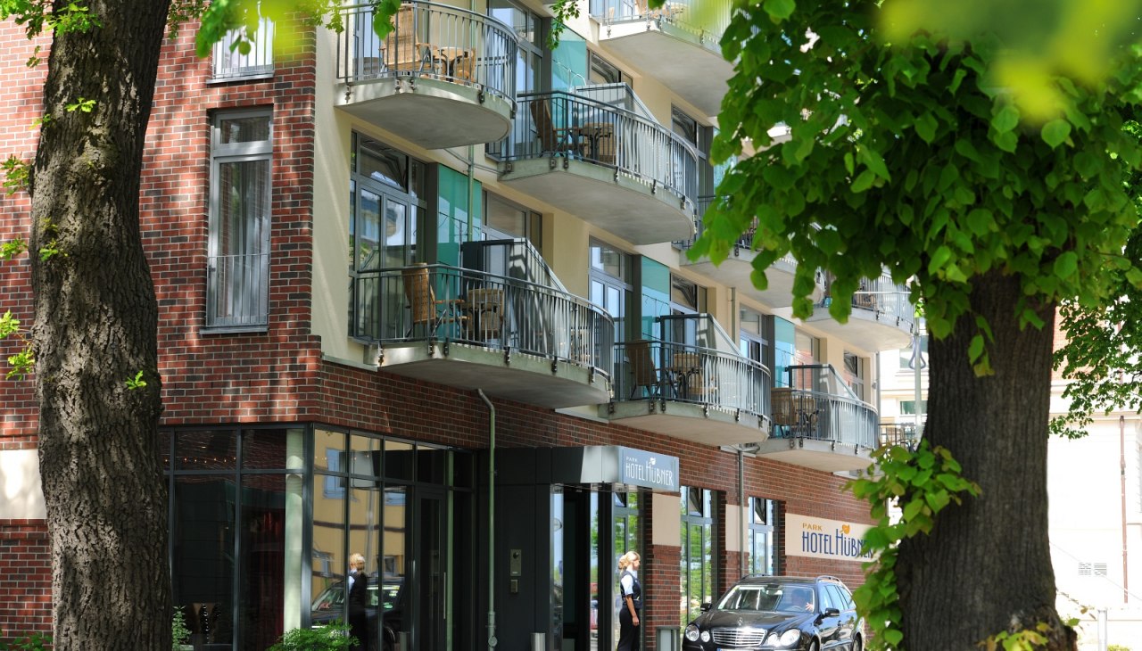 Buitenaanzicht van Park-Hotel H&uuml;bner, &copy; Hotel H&uuml;bner GmbH