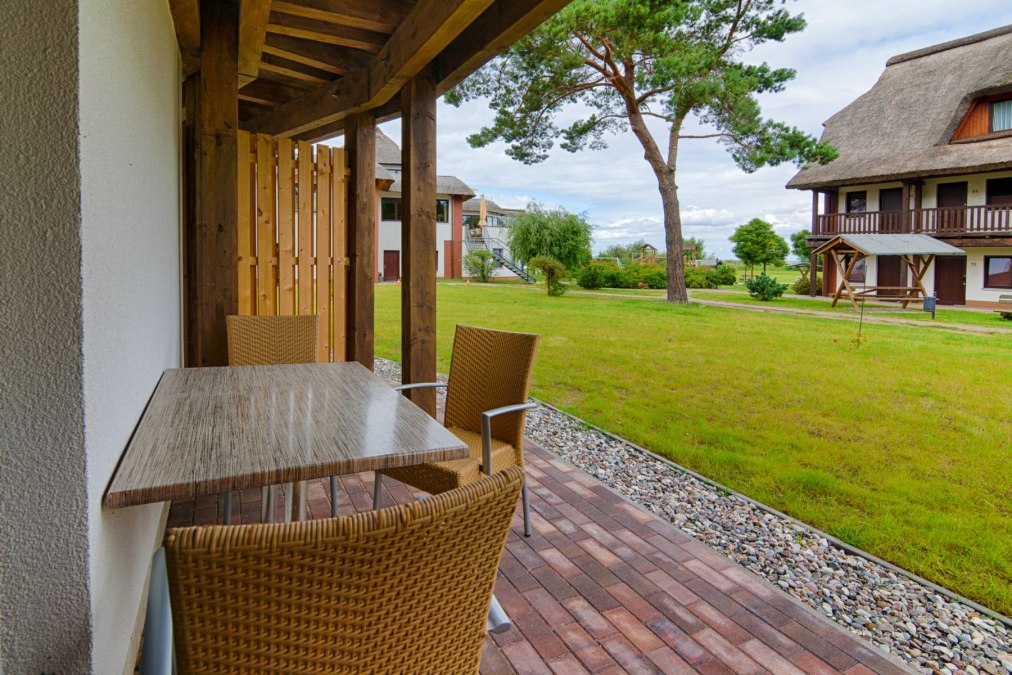 Terras van een tweepersoonskamer, © Hotel & Ferienanlage Haffhus GmbH