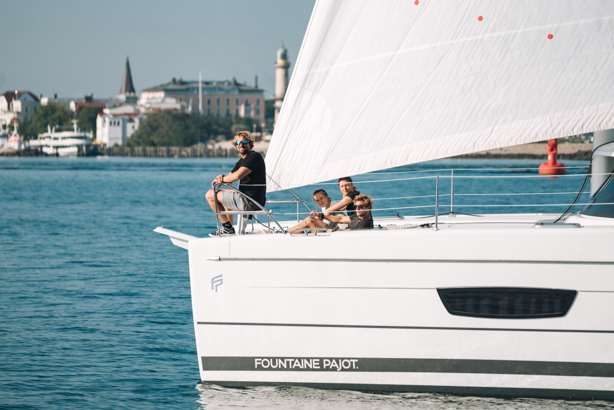 Żeglowanie katamaranem dla całej rodziny! // &copy; Dan Petermann