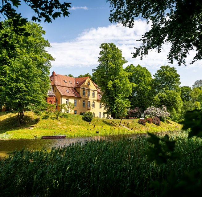 Kasteel L&uuml;hburg en kasteelpark // &copy; Schloss L&uuml;hburg