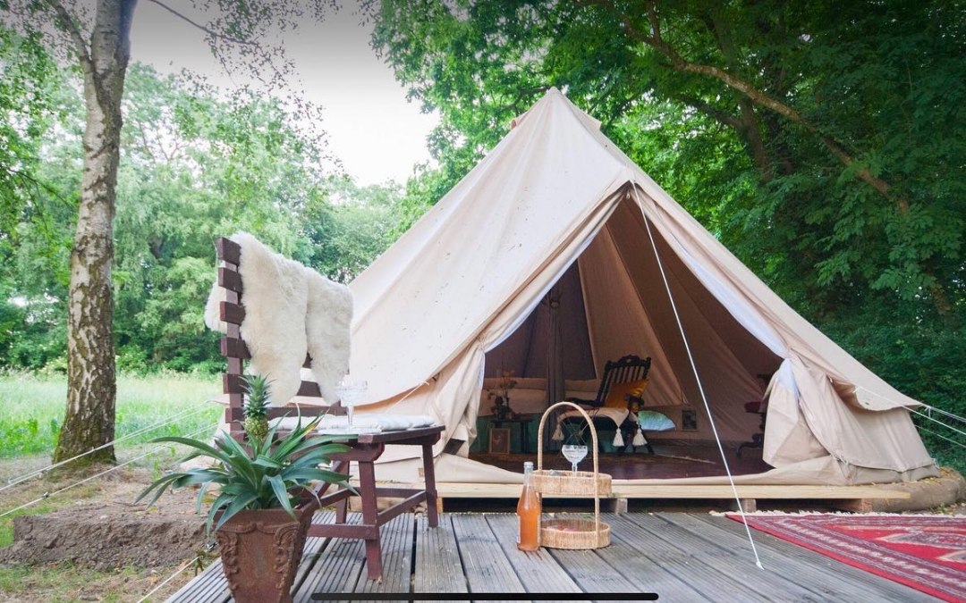 Glamping in het park van het landhuis Scharpzow, © Nina Hollensteiner